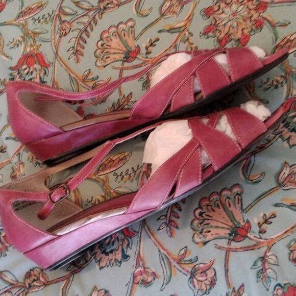 Clarks Artisan Sandals - Picture 2 of 11